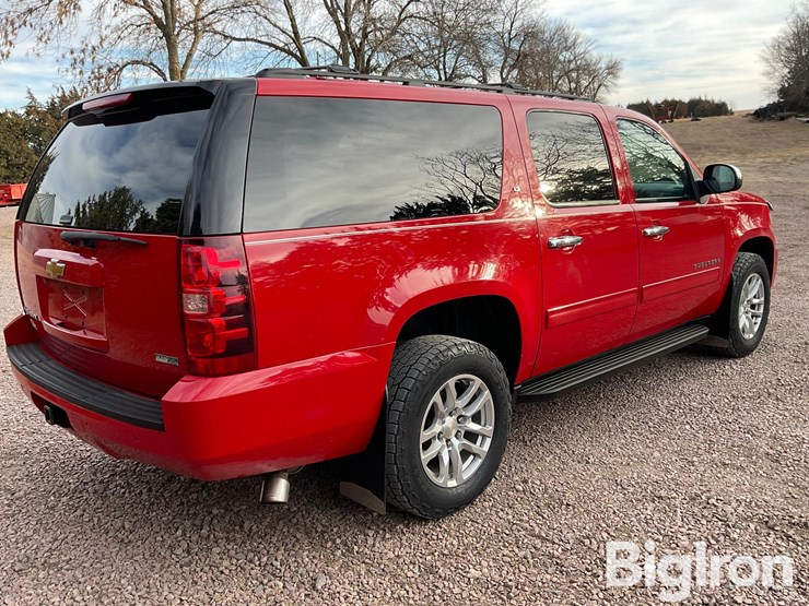 2012-chevrolet-suburban-1500-image-5