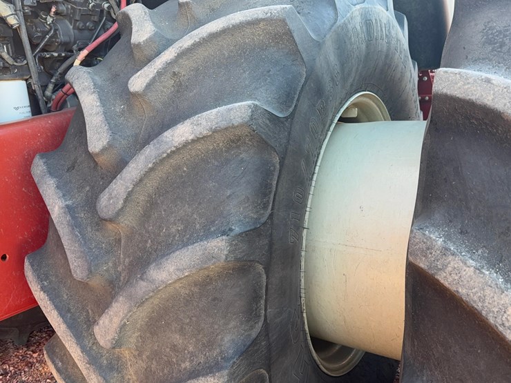 2017-versatile-375-tractor-image-14