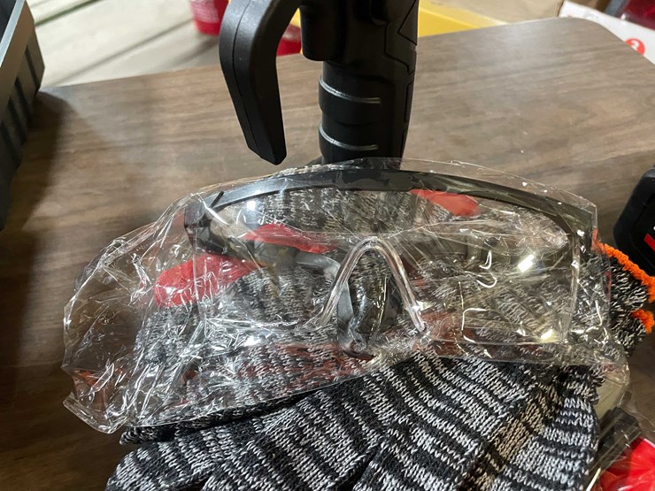 #2299-•-21-volt-mini-cordless-chainsaw-kit-in-carrying-case-(pr11)-image-12