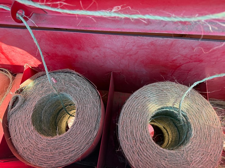 new-holland-275-image-10