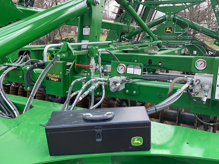 2022-john-deere-2660vt-image-4