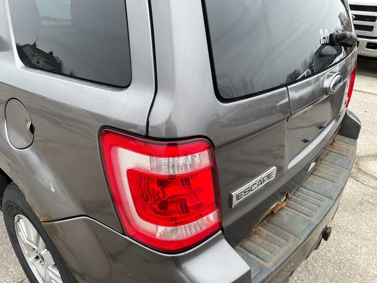 2011-ford-escape-image-31