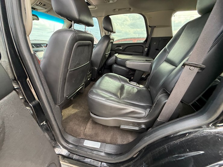 2014-chevrolet-tahoe-image-36