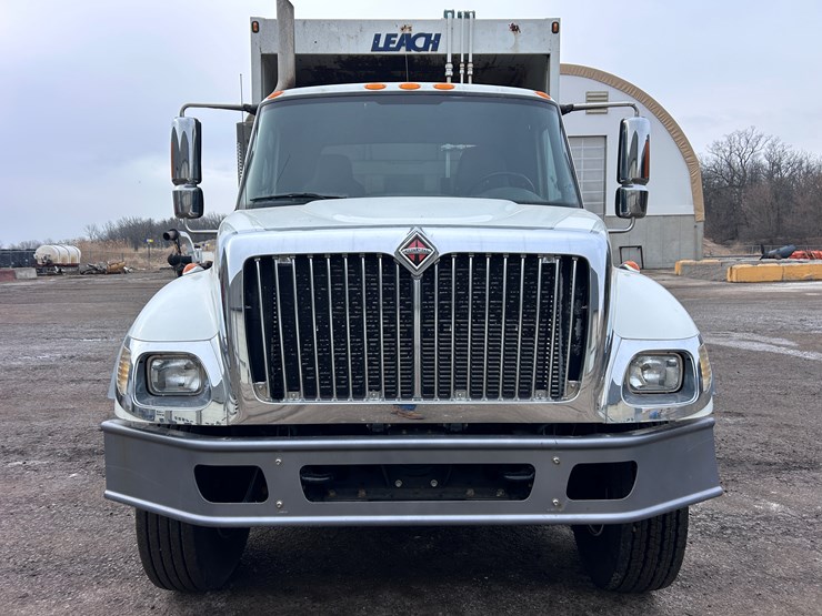 international-7400-image-8