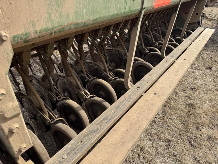 john-deere-300-image-7