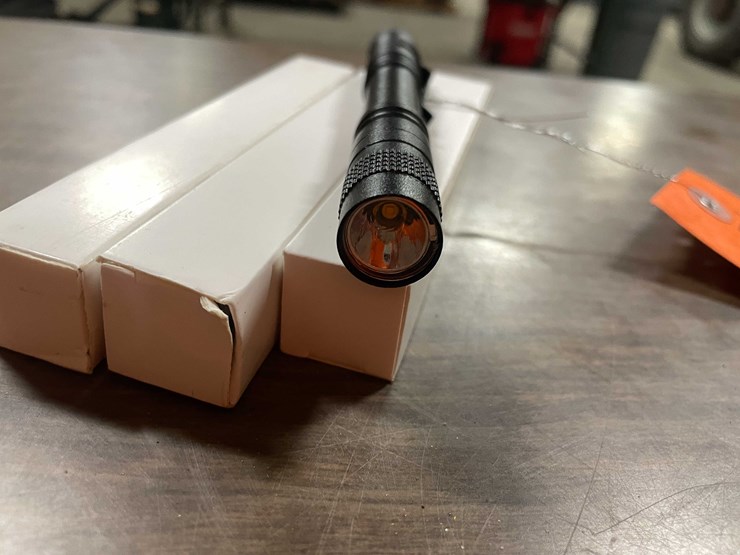 #2282-•-(4)-led-mechanic's-flashlights-(pr10)-image-2