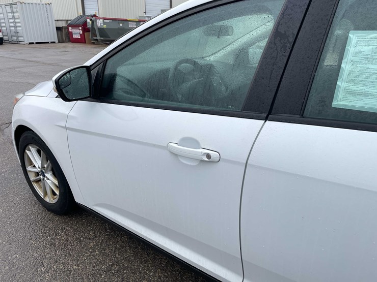 #1428-•-2015-white-ford-focus-se-sedan-(has-wi-title)-image-29