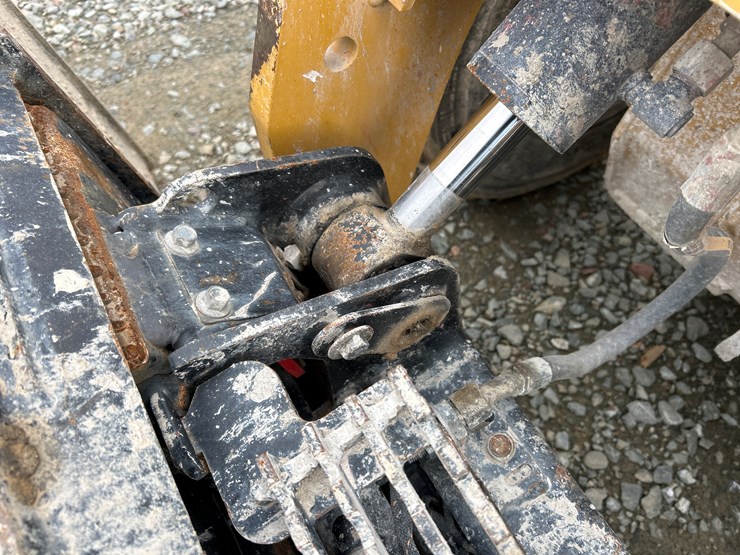 caterpillar-246d3-image-13