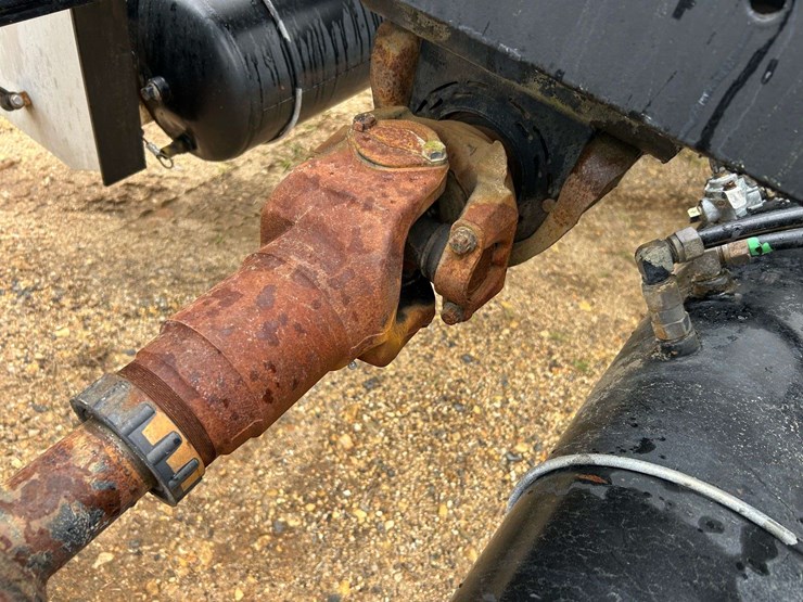 2001-peterbilt-330-image-37