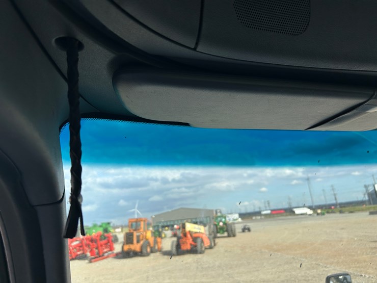 2016-peterbilt-579-image-66