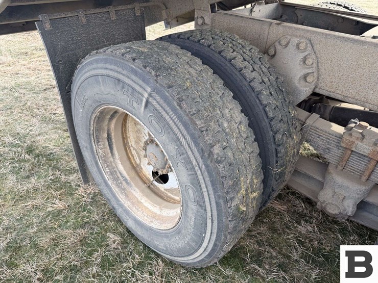 1985-international-s2300-image-38