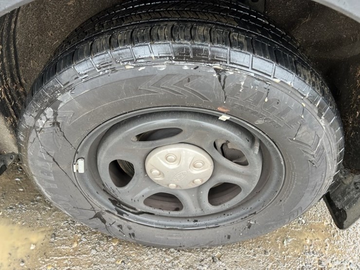 2023-ford-explorer-image-17