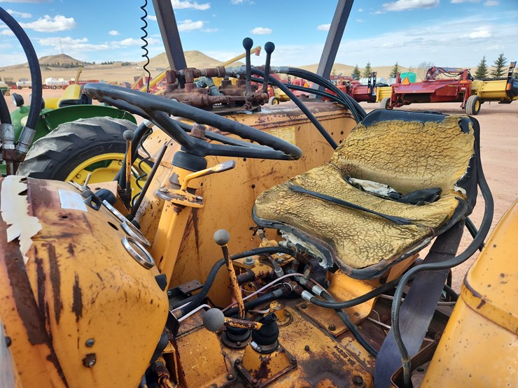 case-380-roadrunner-tractor-with-case-436-loader-image-10