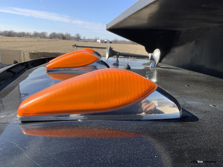 1995-freightliner-fld112-image-17