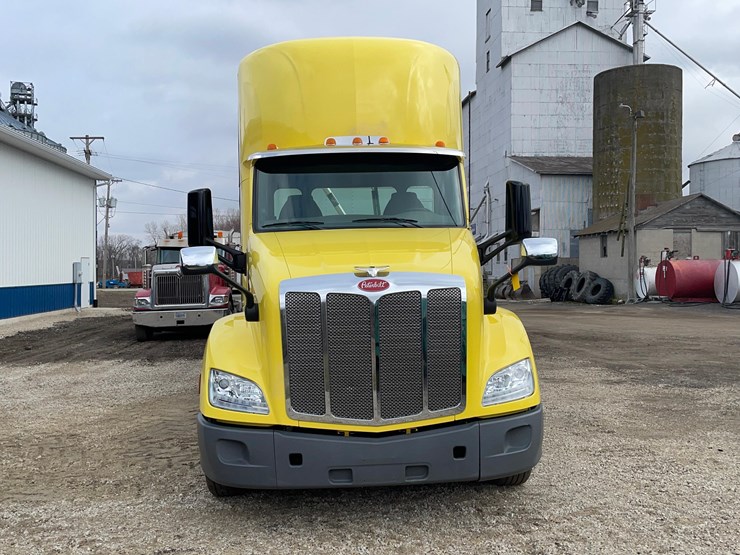 2017-peterbilt-579-image-17