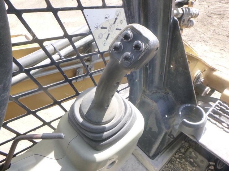 2009-caterpillar-246c-image-19