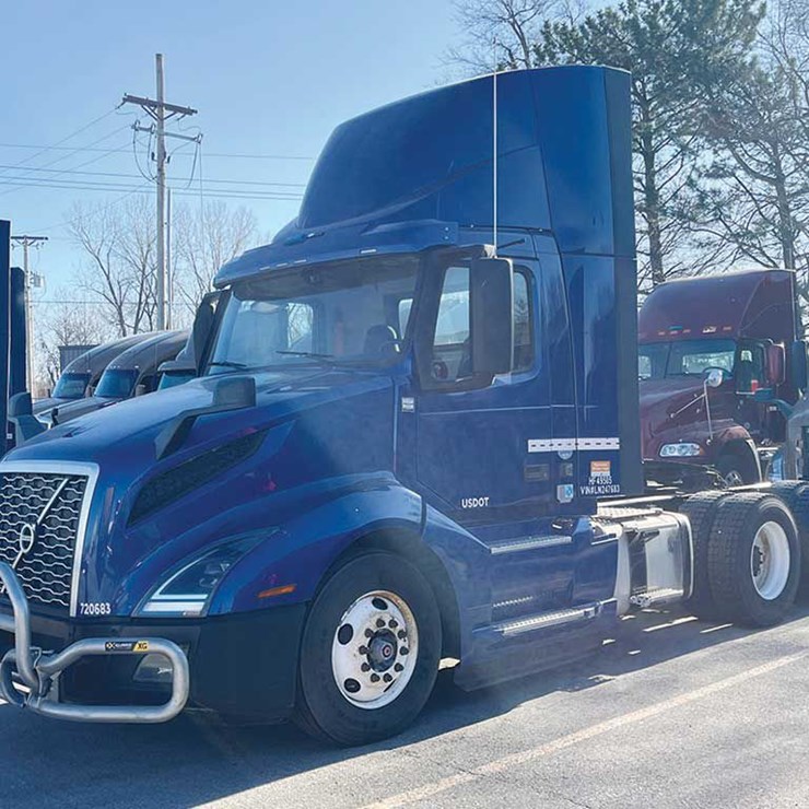 2020 VOLVO VNL300