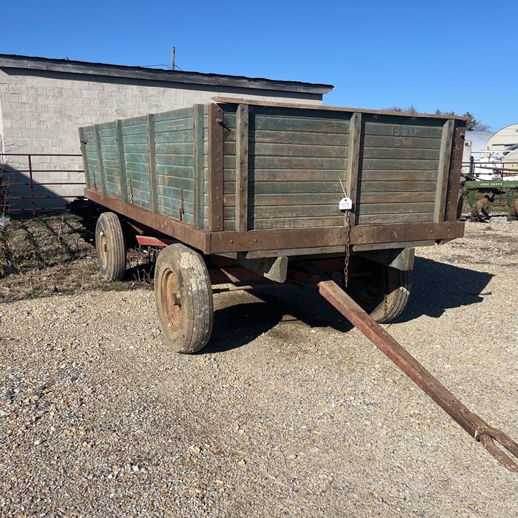 #5079 • Wagon With Eagle Side Boards