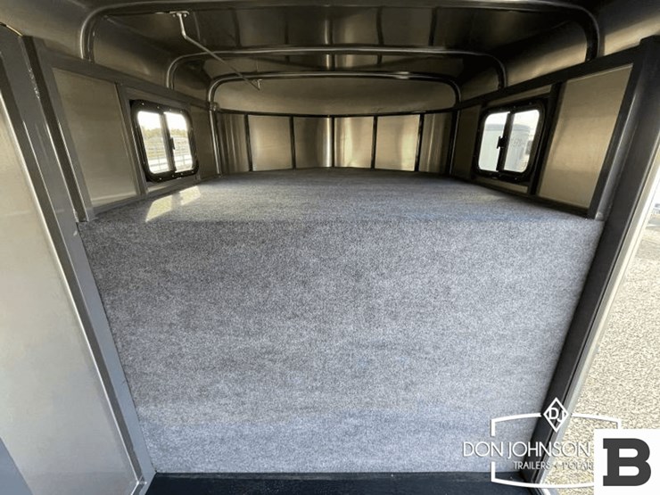2024-c&b-maverick-2-h-gooseneck-horse-trailer-image-10