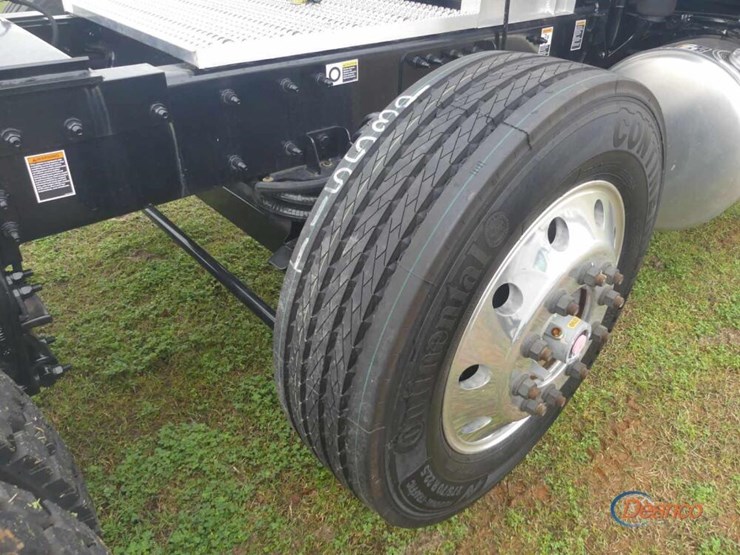 2025-peterbilt-567-image-10