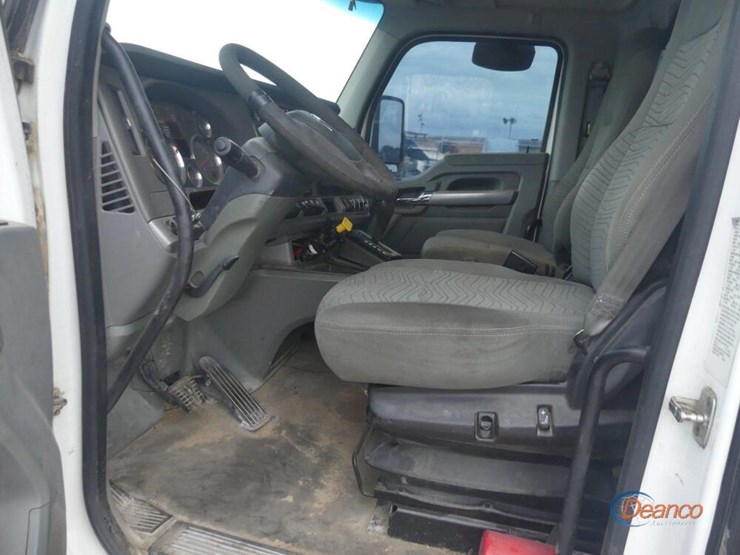 2016-kenworth-t880-image-15