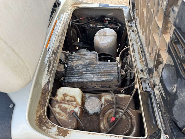 2012-yamaha-ydrax2-gas-powered-4-seat-golf-cart-image-18