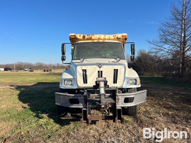 2006-international-7300-image-2