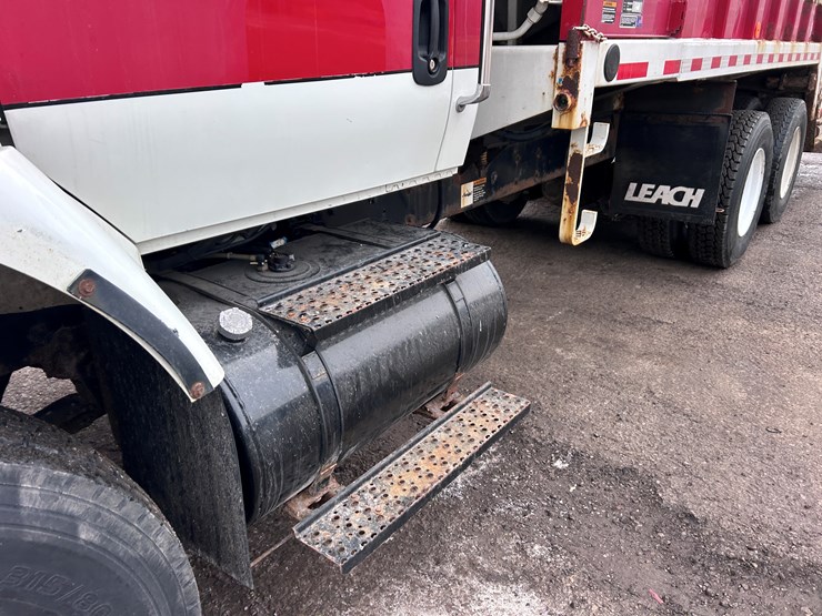 international-7400-image-11