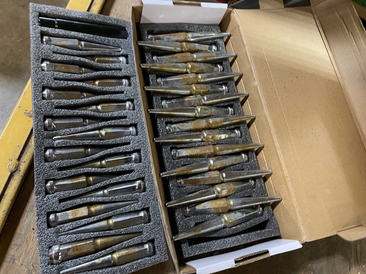 #2311-•-set-of-32-spiked-lug-nuts-(pr12)-image-6