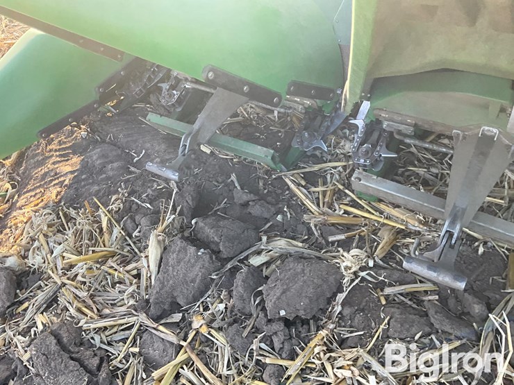 2014-john-deere-608c-image-14