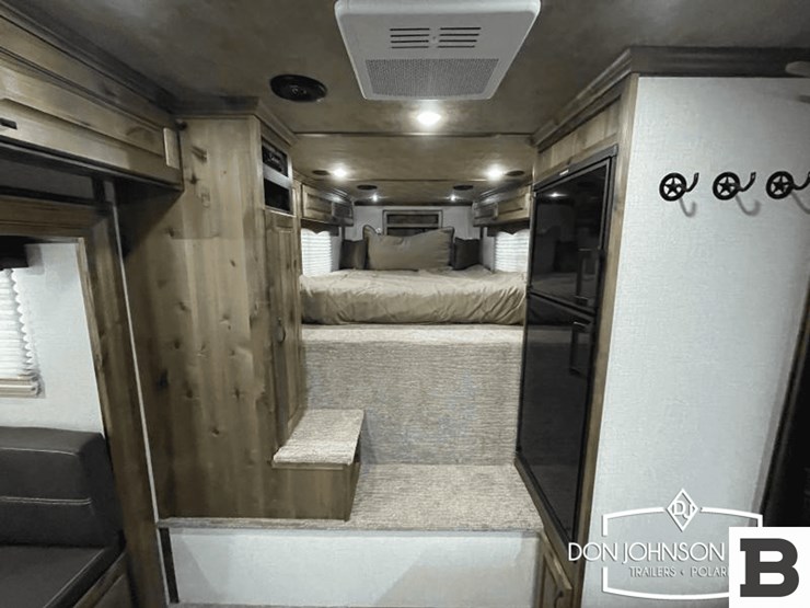 2024-trails-west-classic-lq-4-h-horse-trailer-image-25