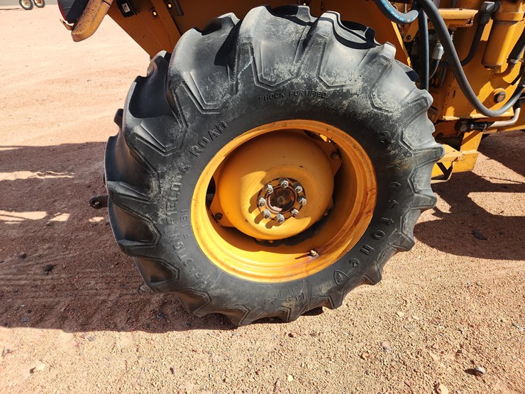 case-380-roadrunner-tractor-with-case-436-loader-image-19