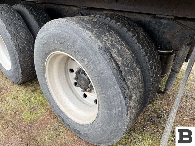 2001-international-9200-image-35