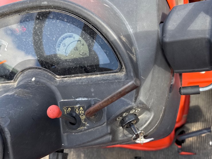 2013-kubota-bx2670-image-21