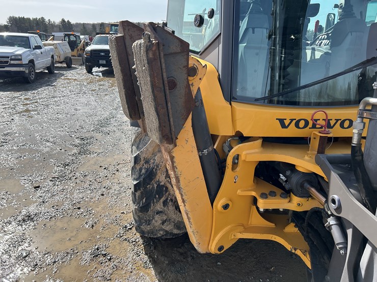 2012-volvo-bl70b-image-41