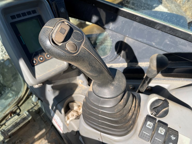 hitachi-zx30u-image-42