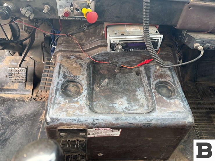 1985-international-s2300-image-61