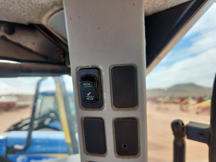 2010-new-holland-t7050-image-39