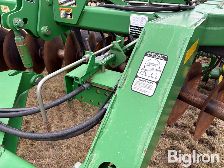 2010-john-deere-637-image-13