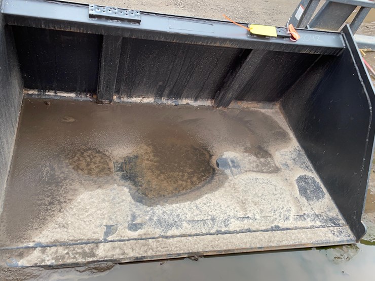 tag-#186,-new-es-60"-bucket-for-skid-loader-image-8