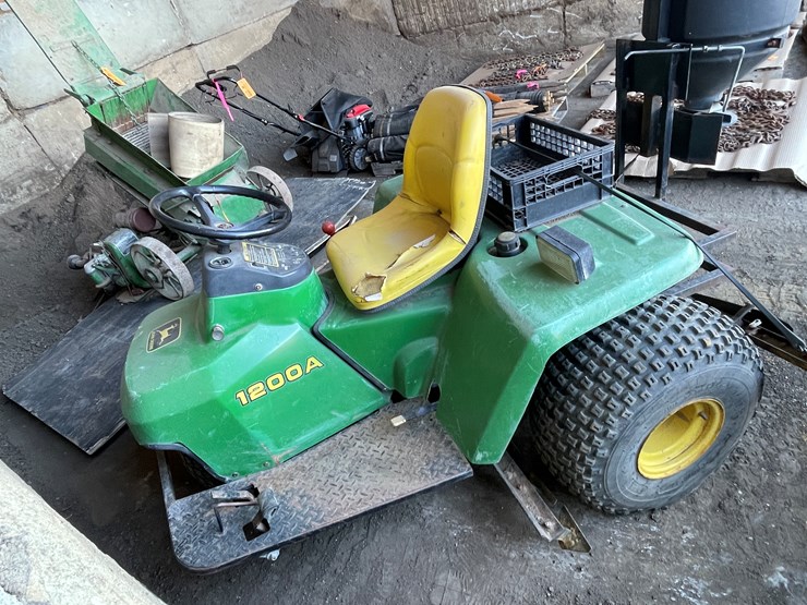 #6018-•-john-deere-1200a-ride-on-finisher-with-seeder-image-1