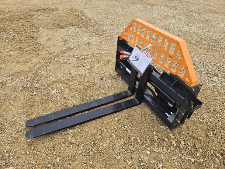 #8094-•-new-landhonor-48"-skid-steer-pallet-forks-image-2