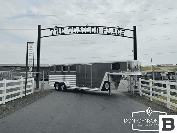 2024-featherlite-9600-74pt-4-h-gooseneck-horse-trailer-image-2