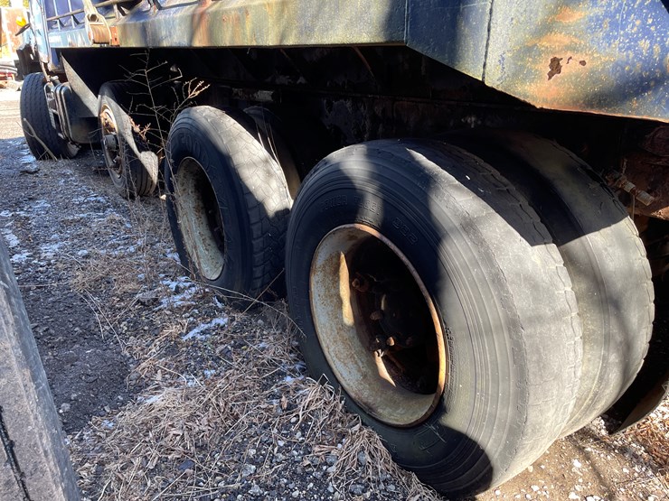 1993-mack-dm690s-image-26