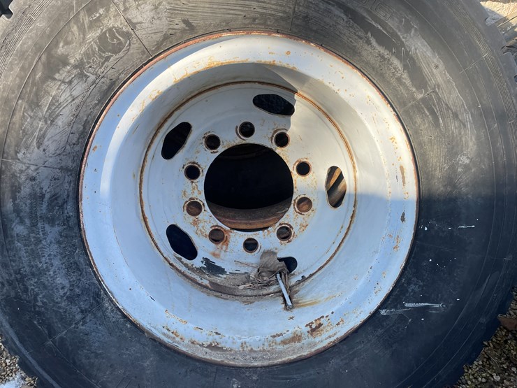 #6033-•-(5)-semi-truck-tires-image-2