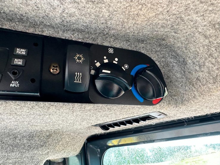 2012-deere-450j-lt-image-57