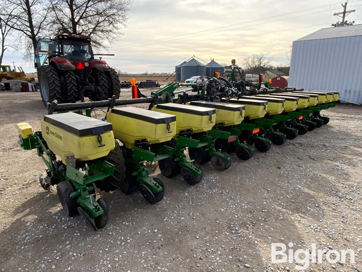 2018-john-deere-1725-image-7