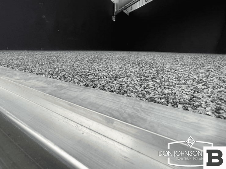 2024-featherlite-9400-72pt-2-h-horse-trailer-image-18