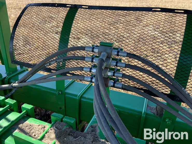 2022-john-deere-60-image-13