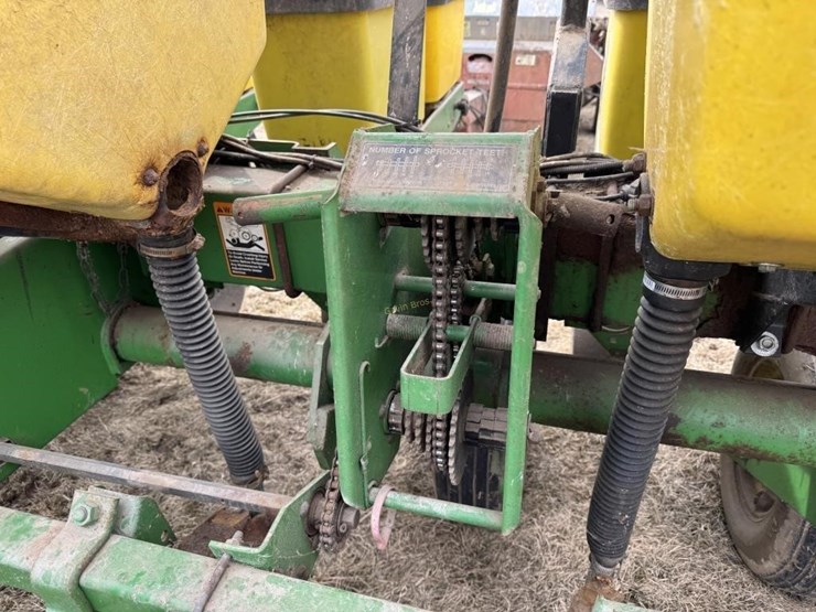 john-deere-1750-image-11
